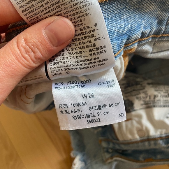 Levis cut off short - Picture 2 of 3